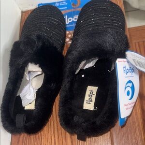 Floppi Women’s Black Plush Slip-On Slippers